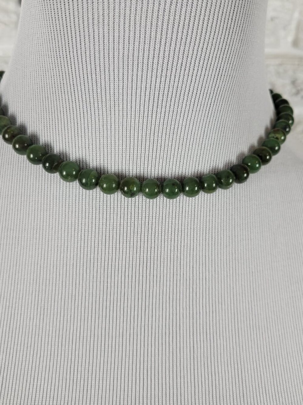 Vintage Dark Green Jade Beaded Choker Necklace 16 In Barrel Screw Clasp N36E